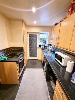 4 bedroom terraced house to rent, Tunstall Road, Canterbury