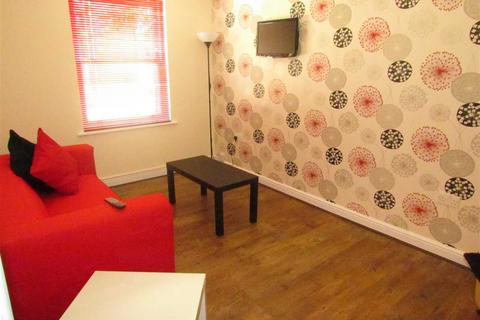3 bedroom apartment to rent, St Andrews Close, Canterbury