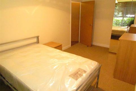 3 bedroom apartment to rent, St Andrews Close, Canterbury