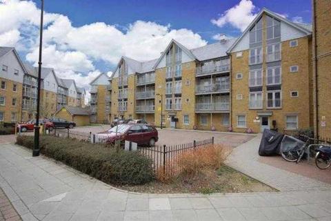 3 bedroom apartment to rent, St Andrews Close, Canterbury