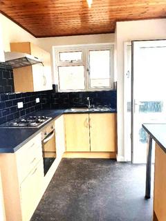 3 bedroom bungalow to rent, St Michaels Close, Canterbury