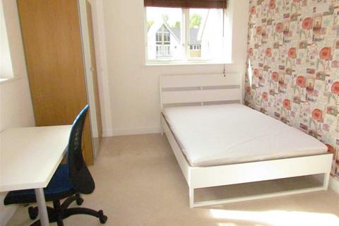 3 bedroom apartment to rent, Bingley Court, Canterbury