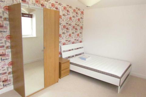 3 bedroom apartment to rent, Bingley Court, Canterbury