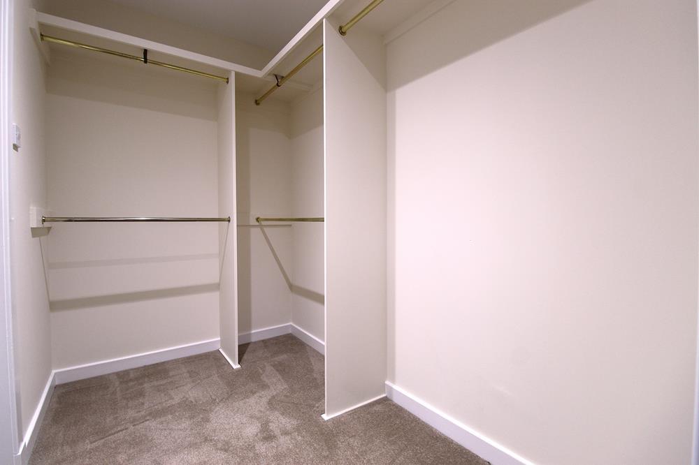 Walk−In Wardrobe