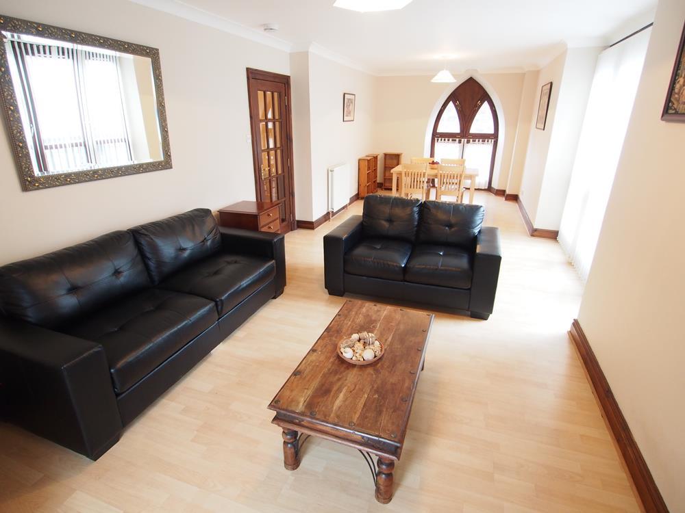 Lounge/Dining area