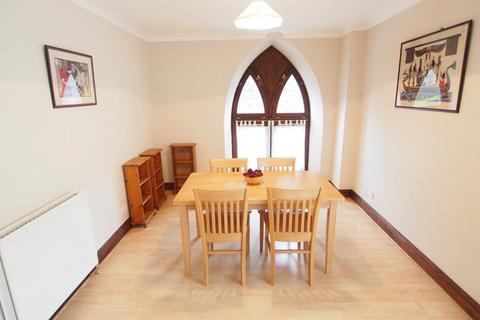 2 bedroom flat to rent, Caledonian Court, First Floor, AB11