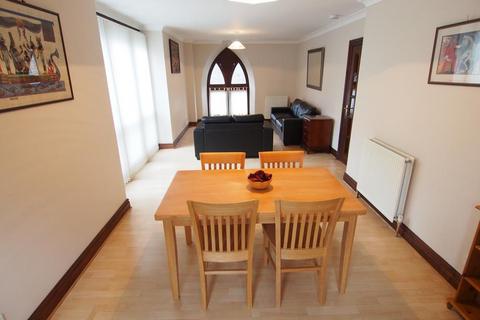 2 bedroom flat to rent, Caledonian Court, First Floor, AB11