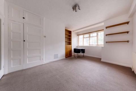 2 bedroom flat to rent, Garden Row, Elephant and Castle, London