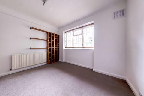 2 bedroom flat to rent, Garden Row, Elephant and Castle, London