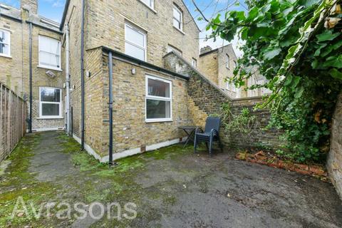 3 bedroom flat to rent, ST ALPHONSUS ROAD, CLAPHAM COMMON