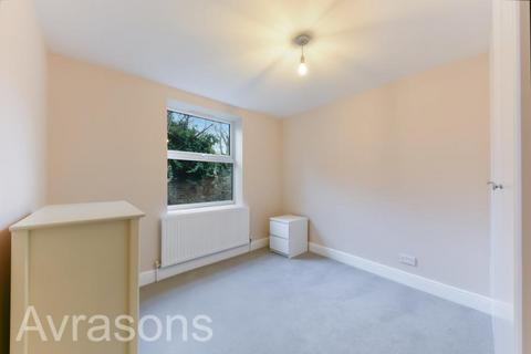 3 bedroom flat to rent, ST ALPHONSUS ROAD, CLAPHAM COMMON