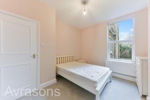 3 bedroom flat to rent, ST ALPHONSUS ROAD, CLAPHAM COMMON