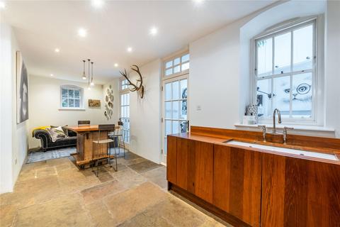 5 bedroom flat to rent, New Court, Lutton Terrace, Hampstead, London