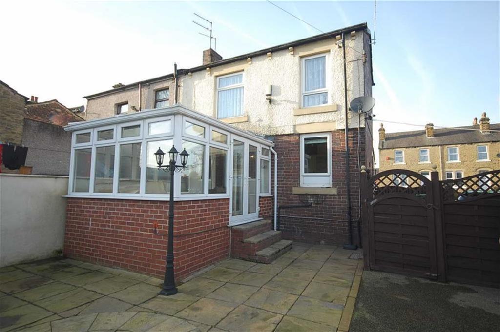 Huddersfield Road, Ravensthorpe, Dewsbury, WF13 3 bed semidetached house £595 pcm (£137 pw)