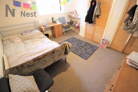 5 bedroom terraced house to rent, Newport View, Headingley, LS6 3BX