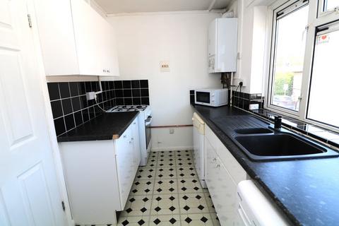 1 bedroom apartment to rent, Holmesdale Road, North Holmwood