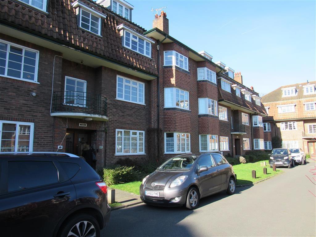 Beechwood Court, West Street Lane, Carshalton, SM5 2PZ 2 bed flat £