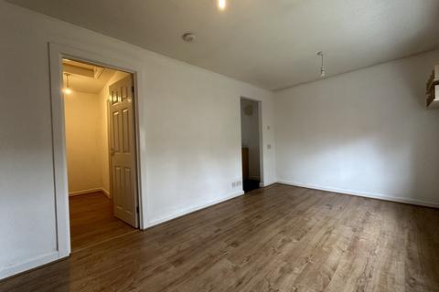 Studio to rent, Newhall Farm Close, W Midlands B76