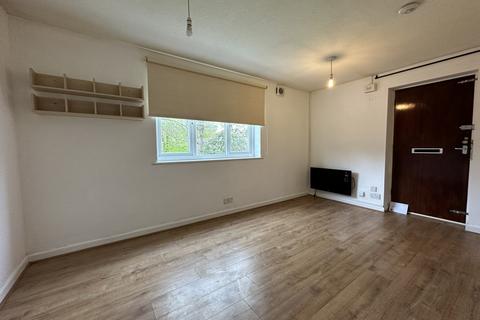 Studio to rent, Newhall Farm Close, W Midlands B76