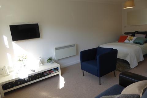 Studio to rent, Pages Gardens, Reading Road, Pangbourne, Reading, RG8