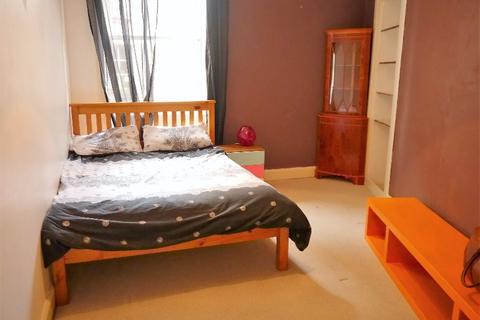 2 bedroom flat to rent, Henderson Street, Leith, Edinburgh, EH6
