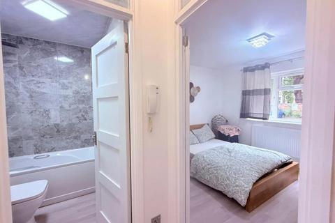 undefined, Muirfield Close,  Reading,  RG1