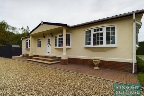 2 bedroom detached house to rent, Bath Road, Woolhampton, Reading, Berkshire, RG7