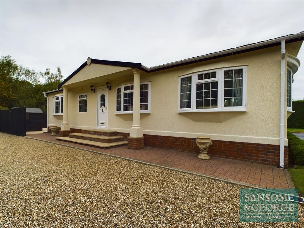 Bath Road, Woolhampton, Reading... 2 bed detached house - £1,250 pcm (£ ...
