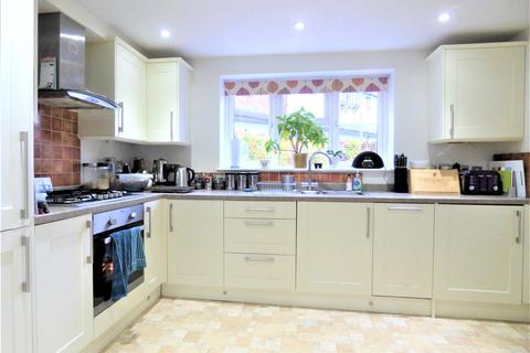 2 bedroom terraced house to rent, Station Road, Liss, Hampshire, GU33
