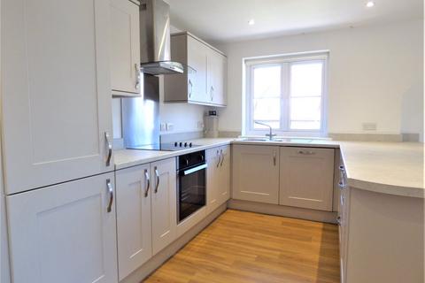 3 bedroom apartment to rent, Station Road, Liss, GU33