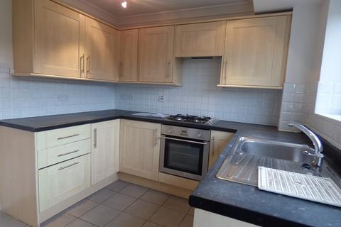 3 bedroom terraced house to rent, Beaufort Road, Bordon, Hampshire, GU35