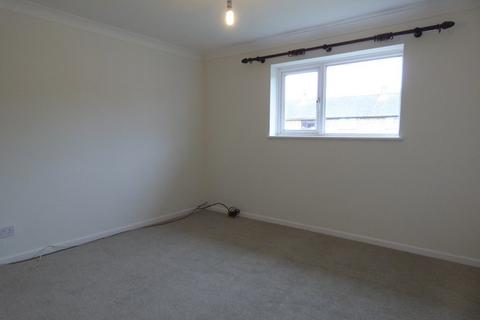 3 bedroom terraced house to rent, Beaufort Road, Bordon, Hampshire, GU35