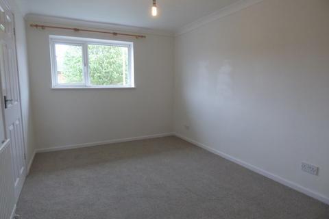 3 bedroom terraced house to rent, Beaufort Road, Bordon, Hampshire, GU35