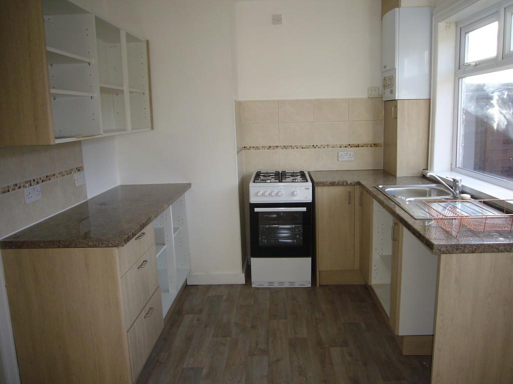 Elm Avenue, Goole, DN14 6TF 2 bed semidetached house £595 pcm (£137 pw)