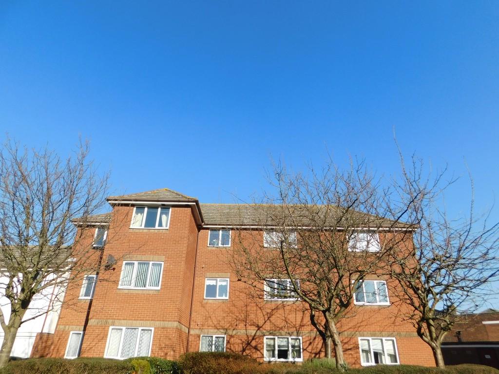 Trafalgar Court, Great Yarmouth 2 bed flat £85,000