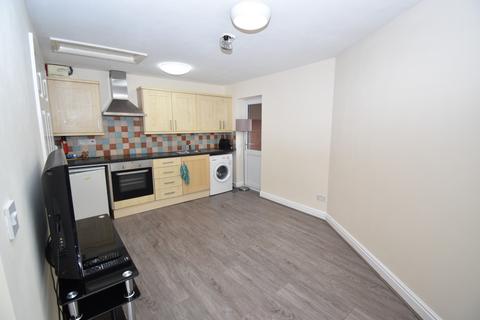 1 bedroom flat to rent, Edmondscote Road, Leamington Spa, CV32