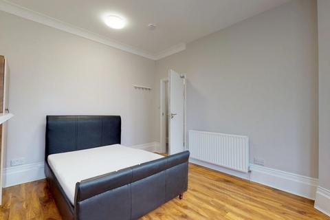 5 bedroom house share to rent, Falkland Road, Harringay