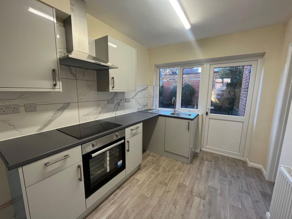 Homestead Way, Kingsley, Northampton NN2 6JG 2 bed flat to rent £850