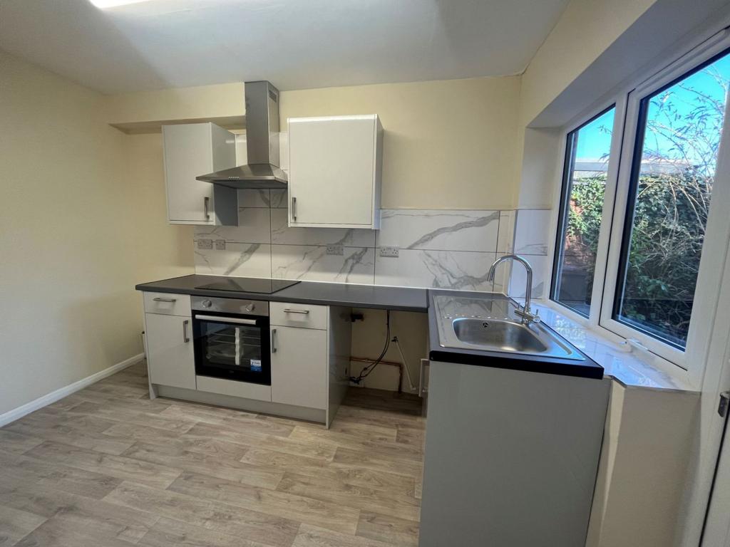 Homestead Way, Kingsley, Northampton NN2 6JG 2 bed flat to rent £850