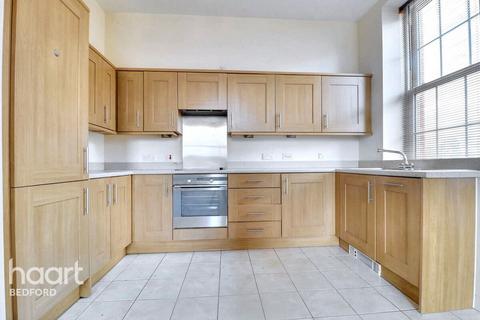 2 bedroom apartment to rent, Beauvais Square, Bedford