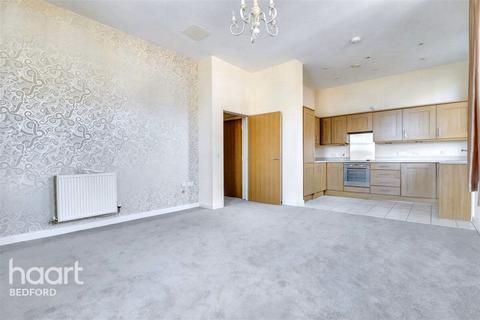 2 bedroom apartment to rent, Beauvais Square, Bedford