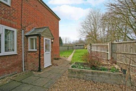 3 bedroom semi-detached house to rent, Charming Three bedroom Cottage £1895pcm