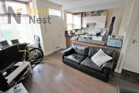 4 bedroom terraced house to rent, Beechwood Mount, Burley, LS4 2NQ