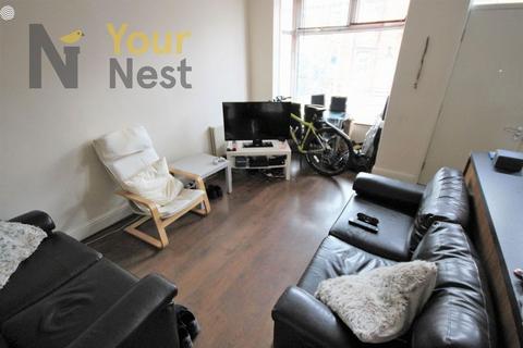 4 bedroom terraced house to rent, Beechwood Mount, Burley, LS4 2NQ