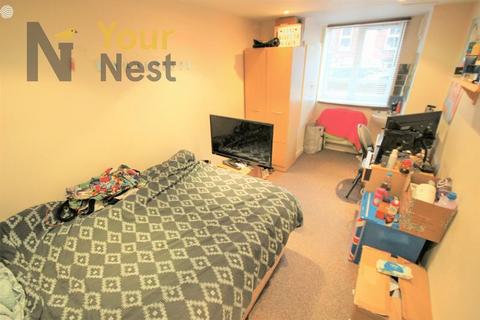 4 bedroom terraced house to rent, Beechwood Mount, Burley, LS4 2NQ