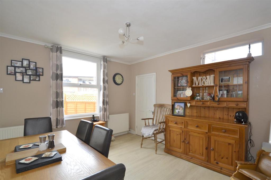 Belmont Road, Malvern 2 bed end of terrace house £190,000