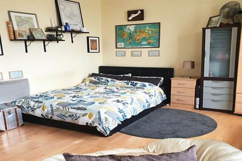 Studio to rent, NW1
