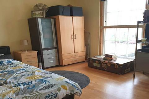 Studio to rent, NW1