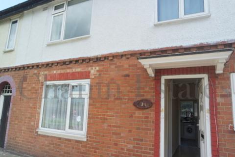 4 bedroom terraced house to rent, Manor Road, Stratford E15