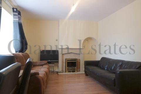 4 bedroom terraced house to rent, Manor Road, Stratford E15